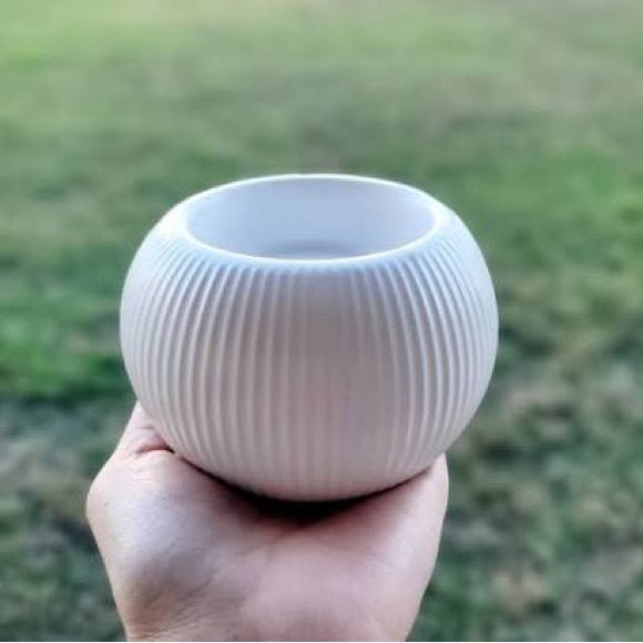 FINAL PRICE! Scentsy White Fluted Ceramic Warmer - Picture 3 of 6